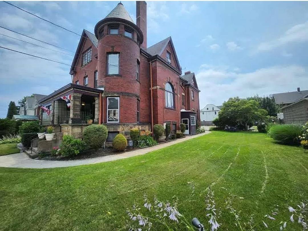 Apartment for rent at 551 W 8th St, Erie, PA 16502