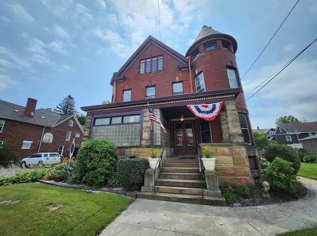 Apartment for rent at 551 W 8th St, Erie, PA 16502