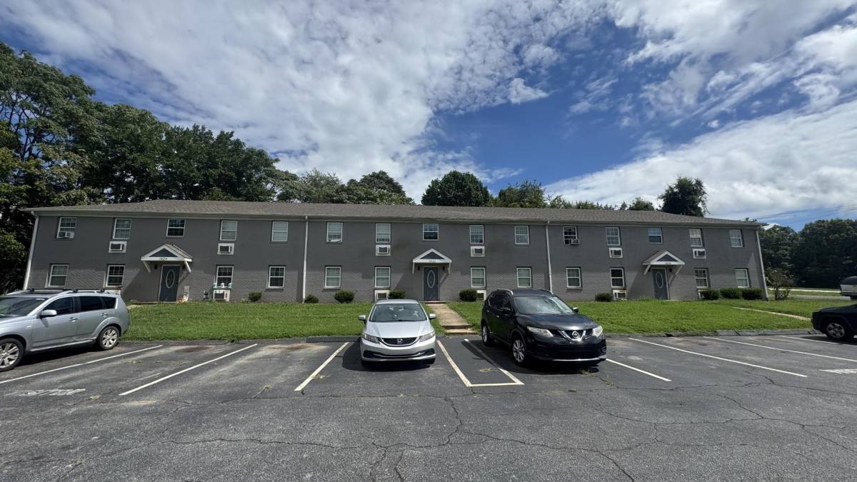 Apartment for rent at Cidar Mill, 1410 Brewer Rd, Winston Salem, NC 27127