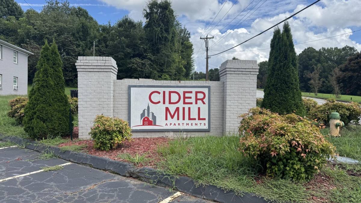 Apartment for rent at Cidar Mill, 1410 Brewer Rd, Winston Salem, NC 27127