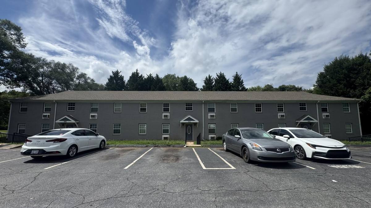 Apartment for rent at Cidar Mill, 1410 Brewer Rd, Winston Salem, NC 27127