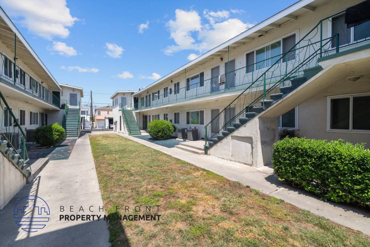 Apartment for rent at 631-635 South Grevillea Avenue, 631-635 Grevillea Ave #9, Inglewood, CA 90301