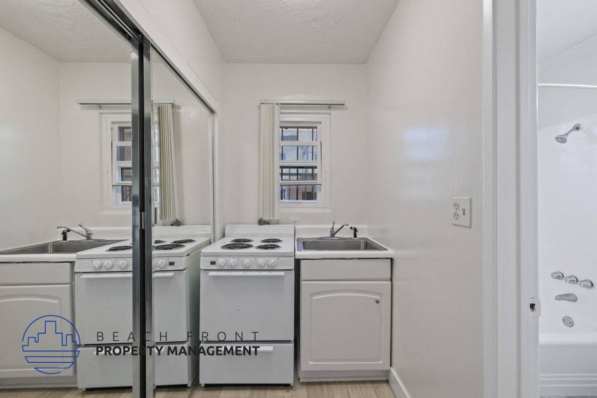 Apartment for rent at 631-635 Grevillea Ave, Inglewood, CA 90301