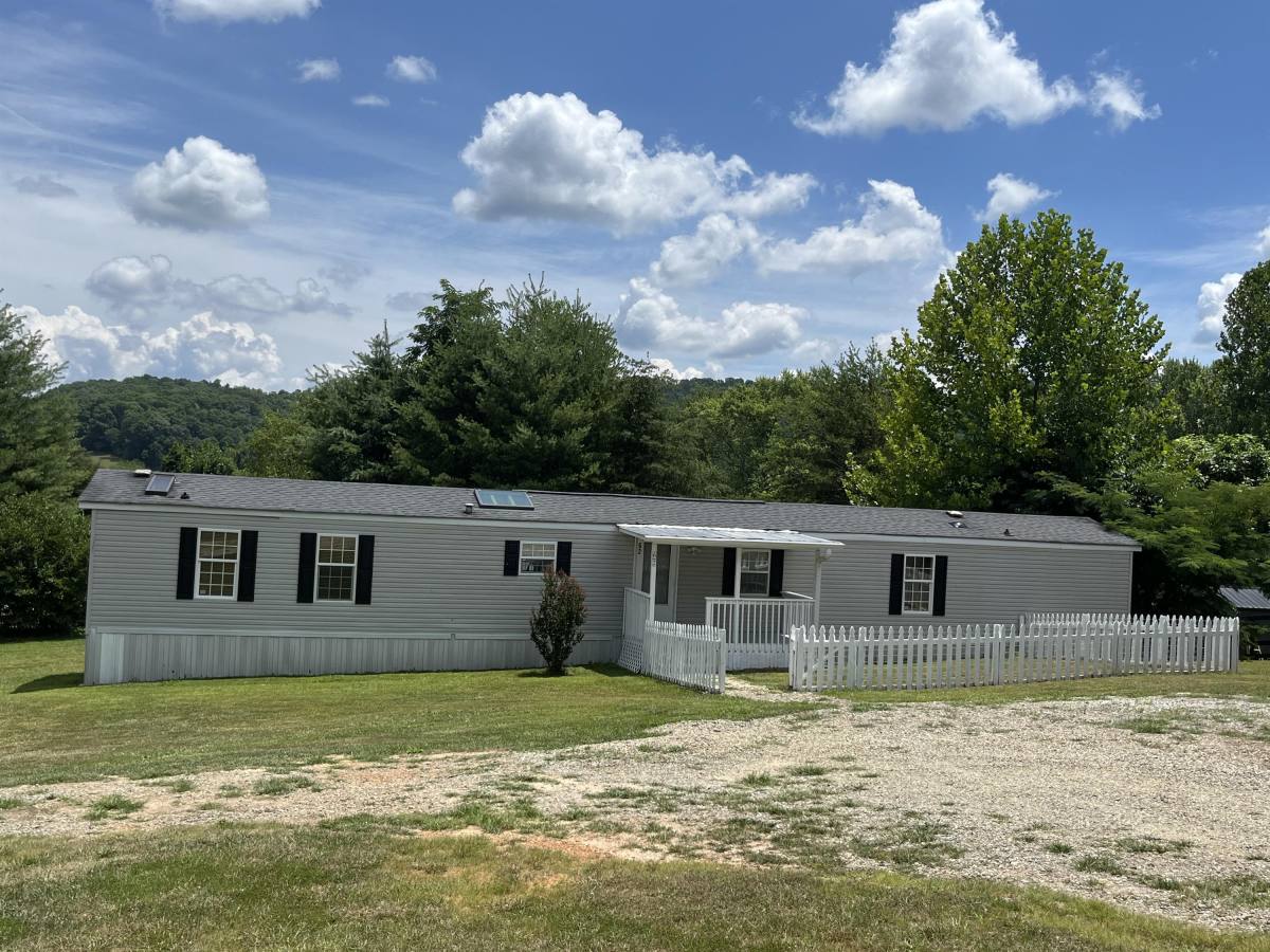 House for rent at 62 Bennett Rd, Candler, NC 28715