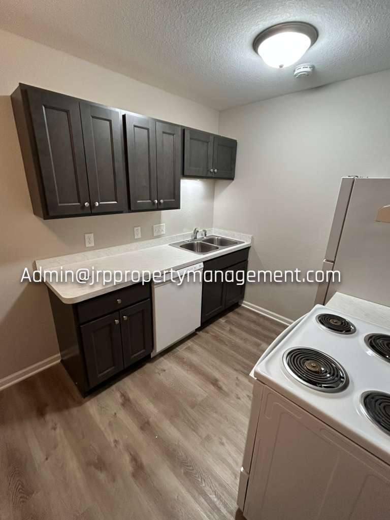 Apartment for rent at 1655 Brownstone Blvd #6, Toledo, OH 43614