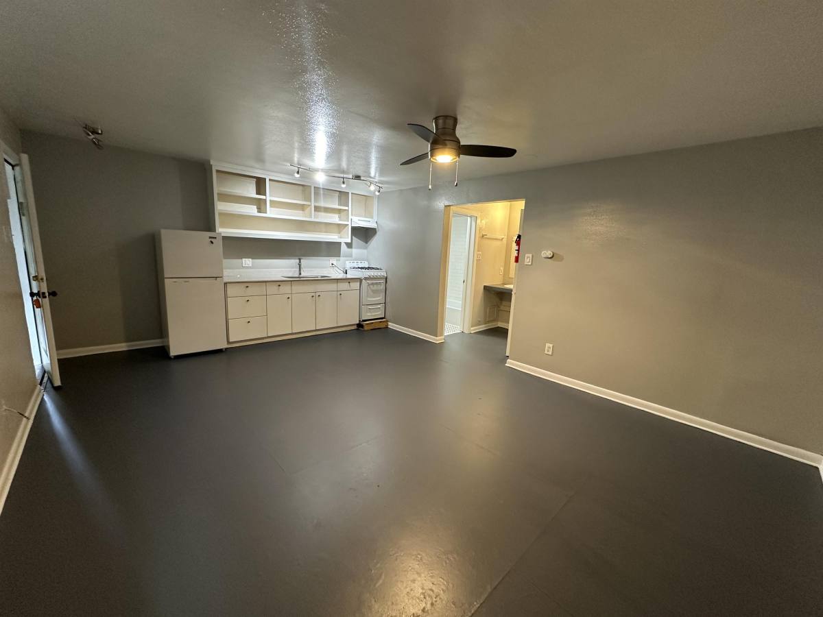 Apartment for rent at The Spur, 219 W Alabama, Houston, TX 77006