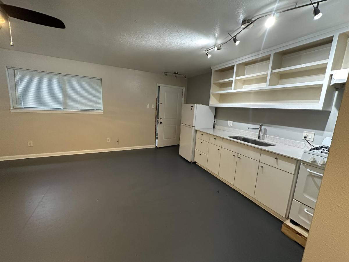 Apartment for rent at The Spur, 219 W Alabama, Houston, TX 77006