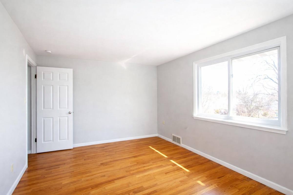 Apartment for rent at Oxford Court, 365 Moon Clinton Rd, Coraopolis, PA 15108