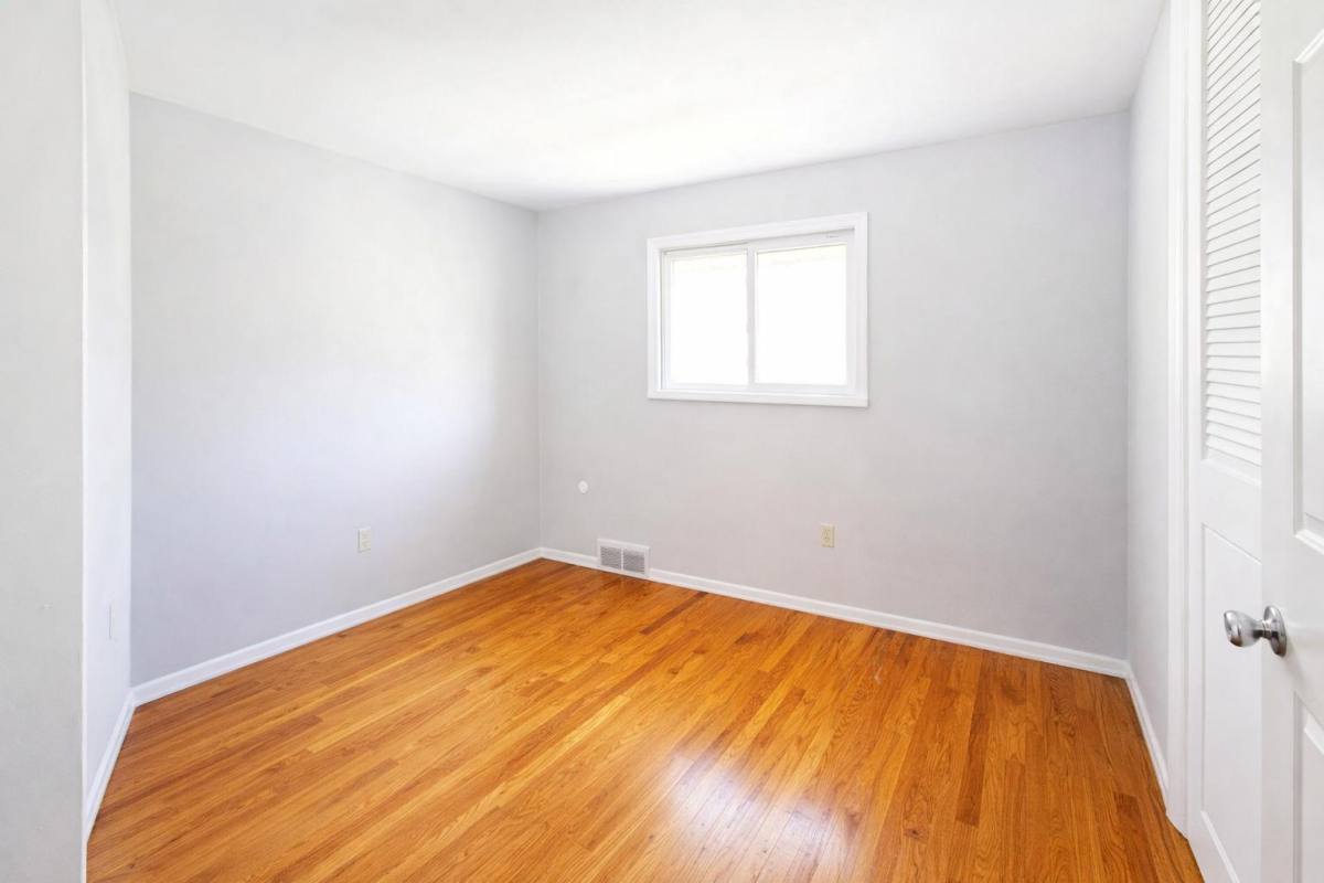 Apartment for rent at Oxford Court, 365 Moon Clinton Rd, Coraopolis, PA 15108