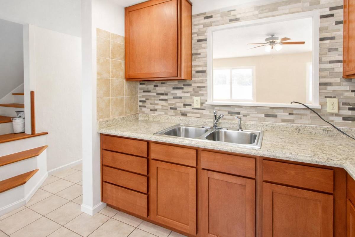 Apartment for rent at Oxford Court, 365 Moon Clinton Rd, Coraopolis, PA 15108