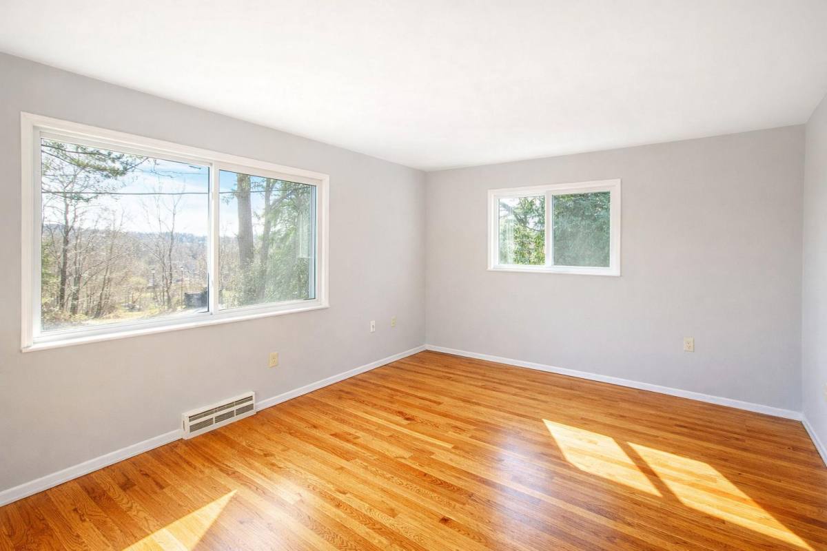 Apartment for rent at Oxford Court, 365 Moon Clinton Rd, Coraopolis, PA 15108
