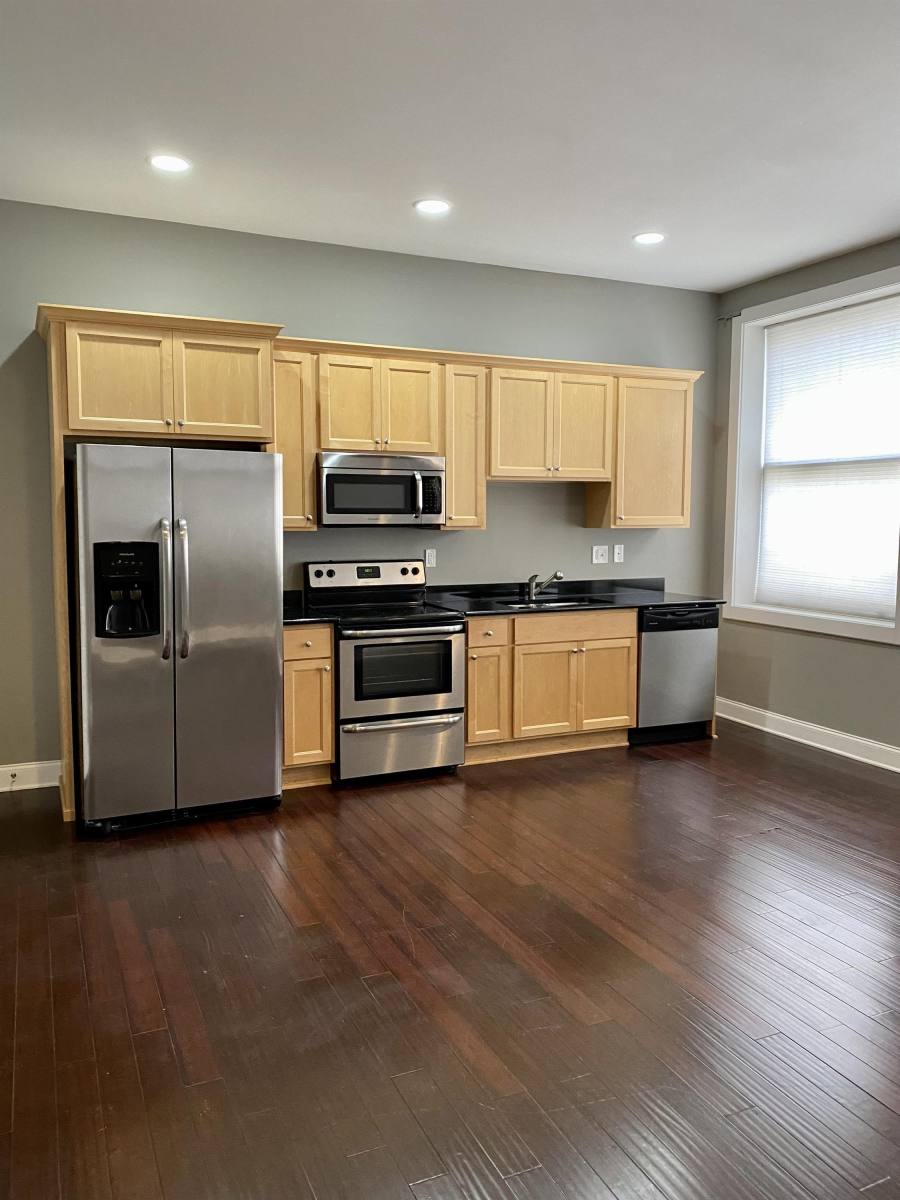 Townhouse for rent at 945 4th Ave #201, Huntington, WV 25701