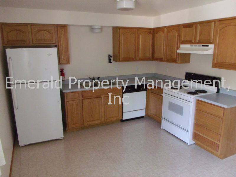 Apartment for rent at 2420 Pheasant Blvd #10, Springfield, OR 97477