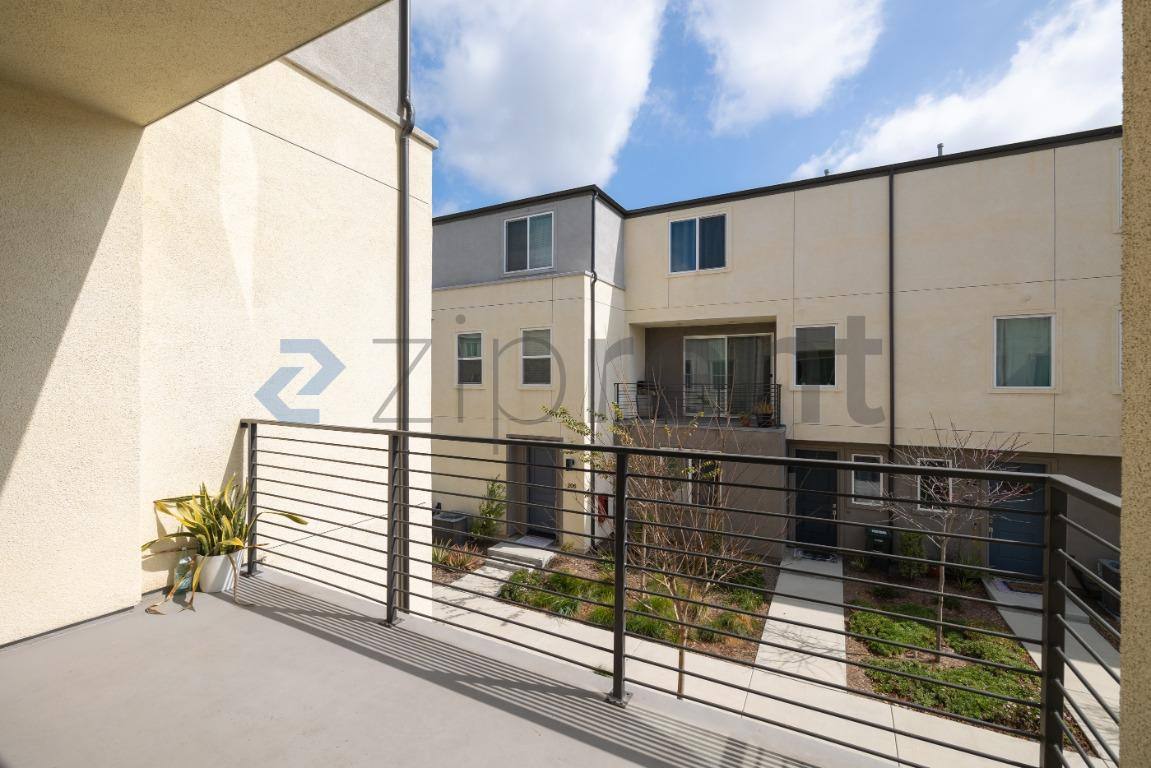 Townhouse for rent at 5252 Beachfront Cove St #198, San Diego, CA 92154