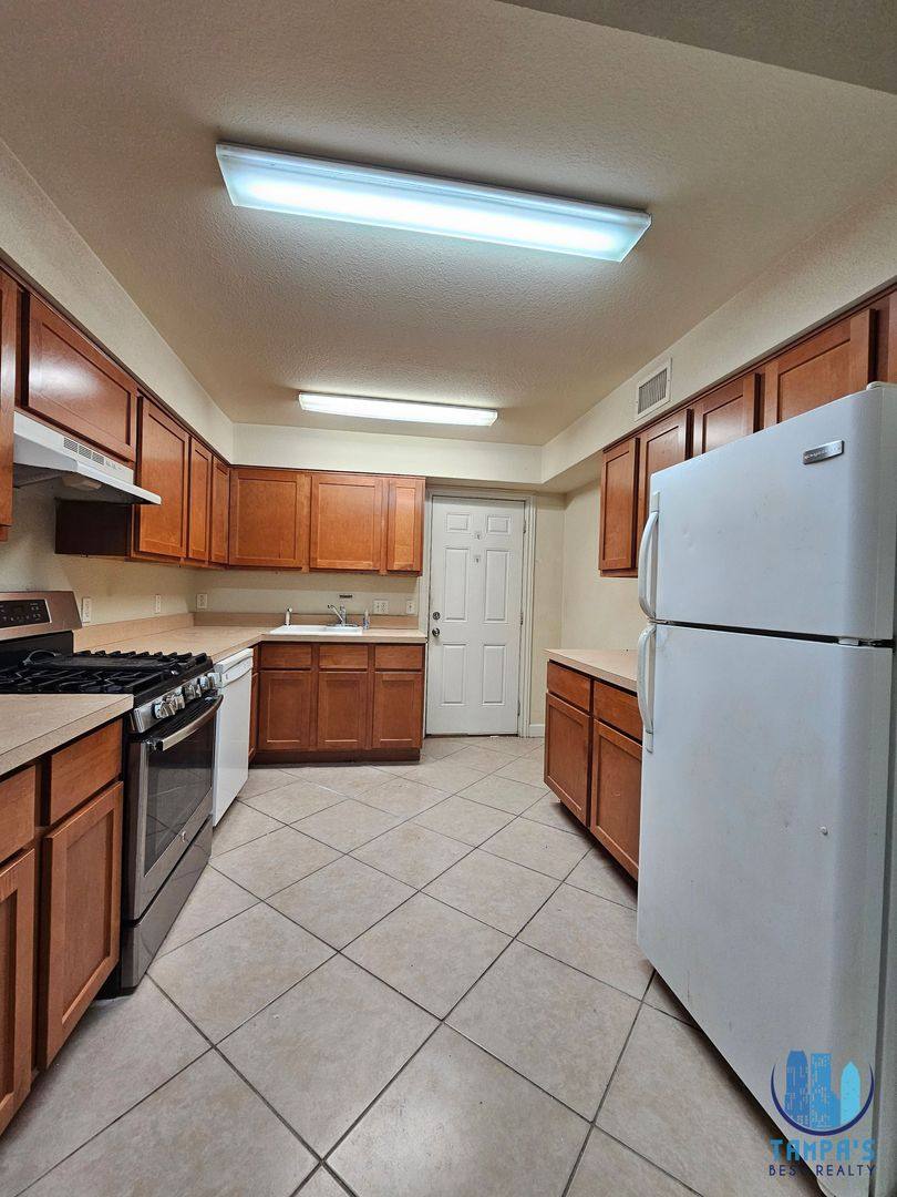 Apartment for rent at 1365 Drew St, Clearwater, FL 33755