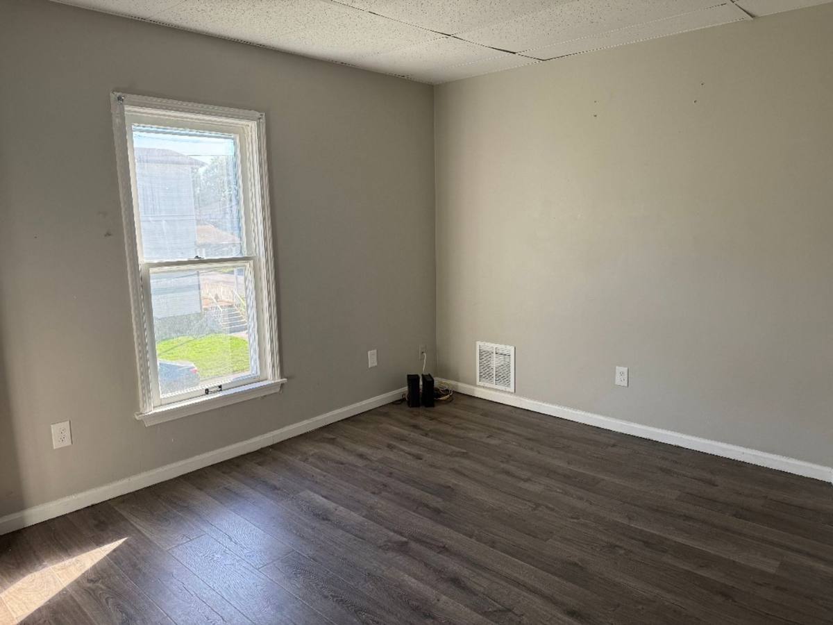 Apartment for rent at 1053 Washington Ave, Lorain, OH 44052