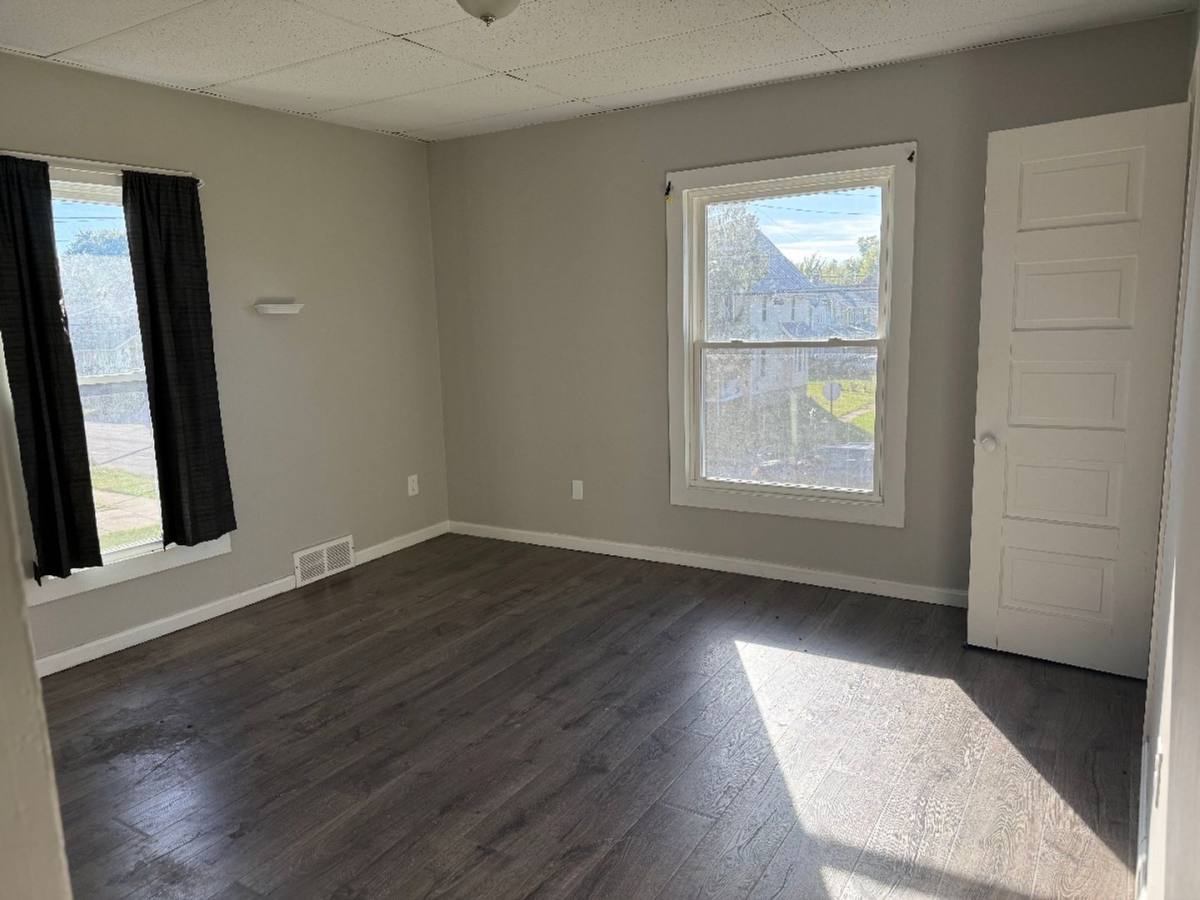 Apartment for rent at 1053 Washington Ave, Lorain, OH 44052