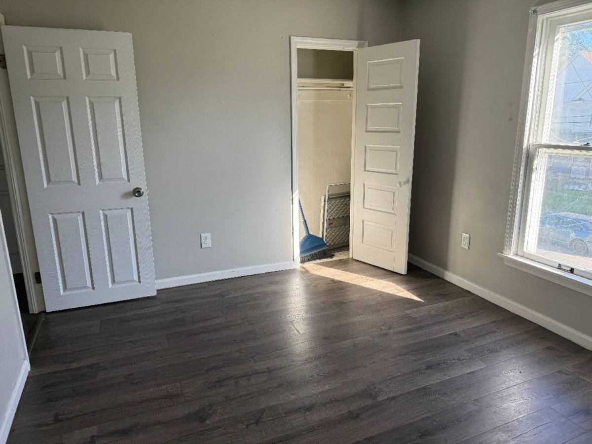 Apartment for rent at 1053 Washington Ave, Lorain, OH 44052