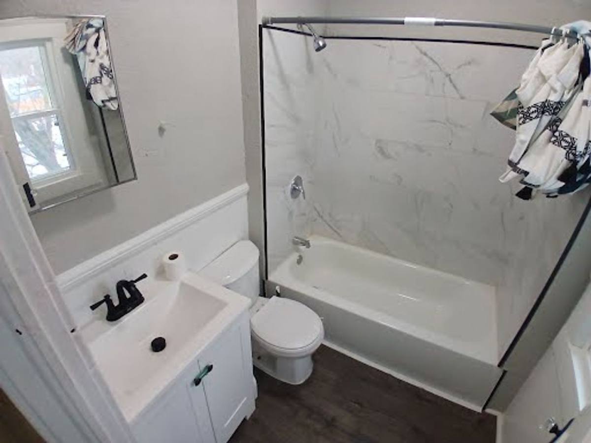 Apartment for rent at 1053 Washington Ave, Lorain, OH 44052