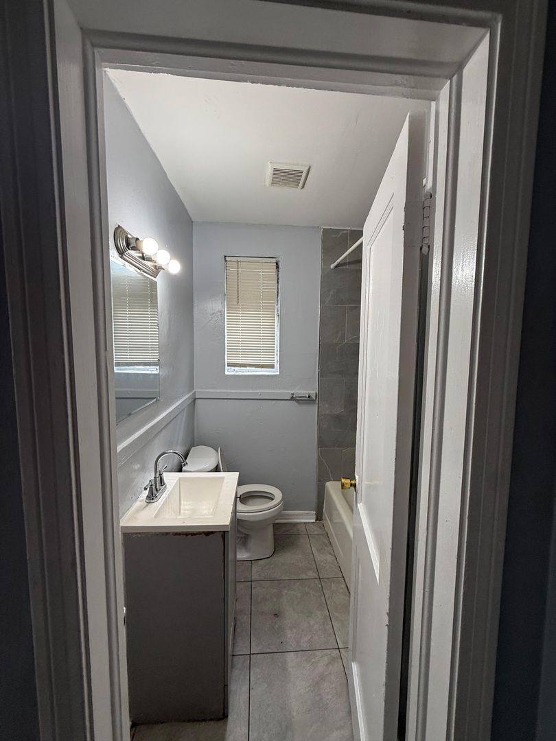 Apartment for rent at 1046 W 8th St, Jacksonville, FL 32209