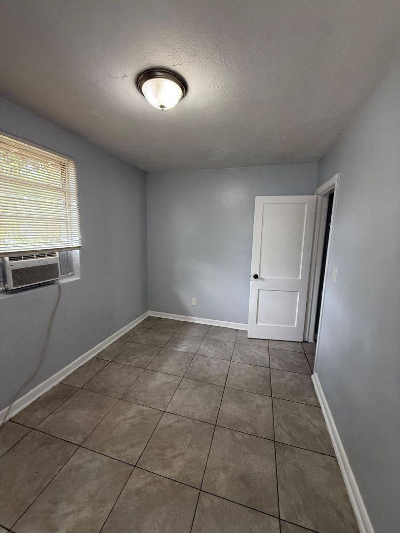 Apartment for rent at 1046 W 8th St, Jacksonville, FL 32209