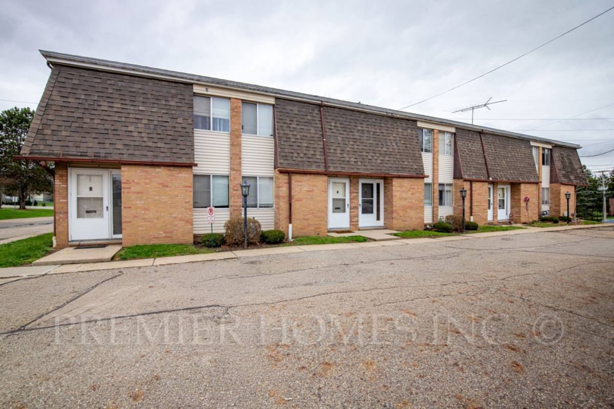 Apartment for rent at 3702 Martindale Rd NE, Canton, OH 44714