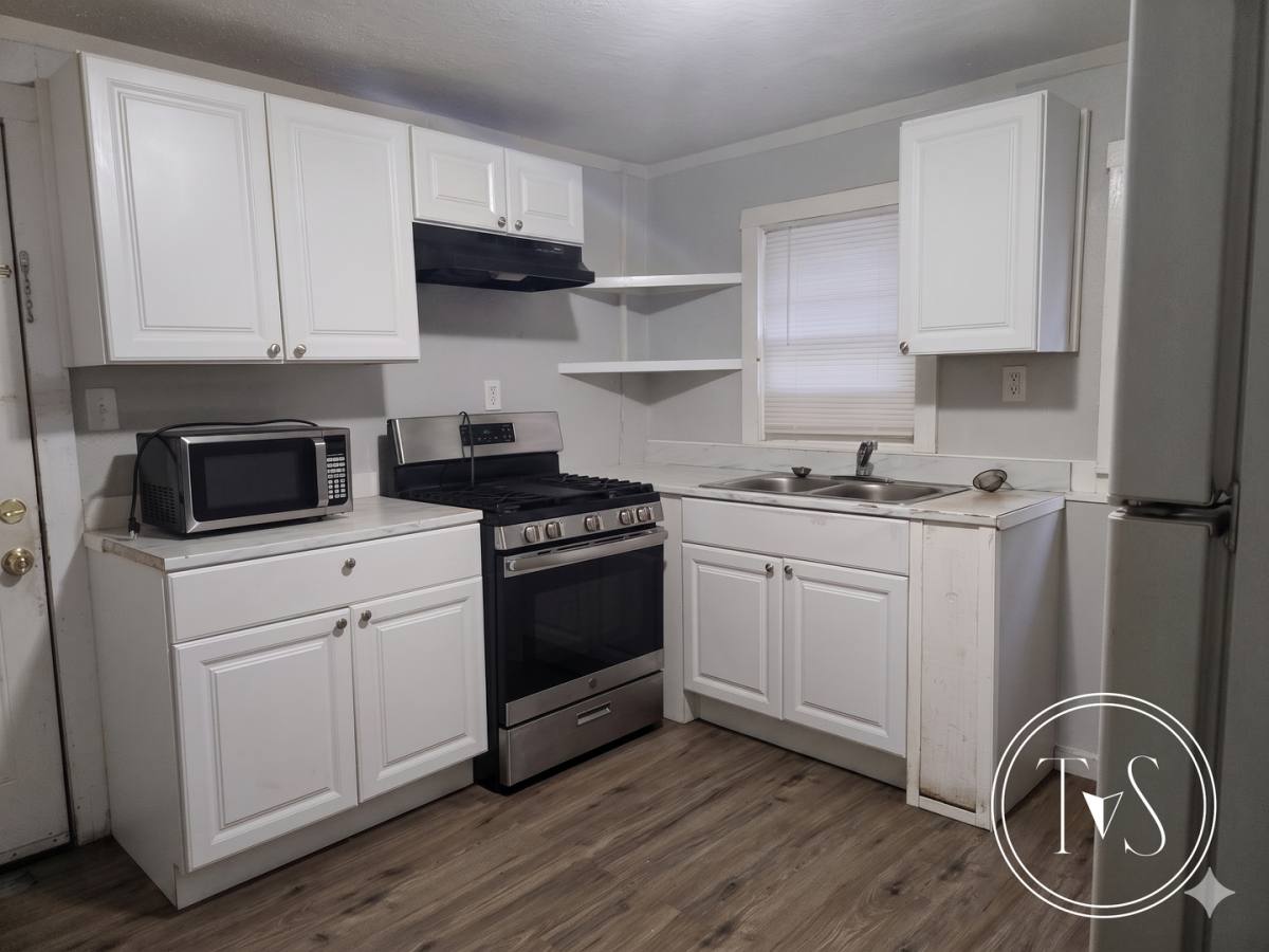 House for rent at 17 Dutton St, Savannah, GA 31415