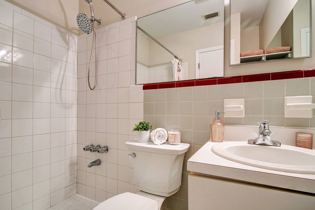 Apartment for rent at 1820 NW 10th St, Gainesville, FL 32609