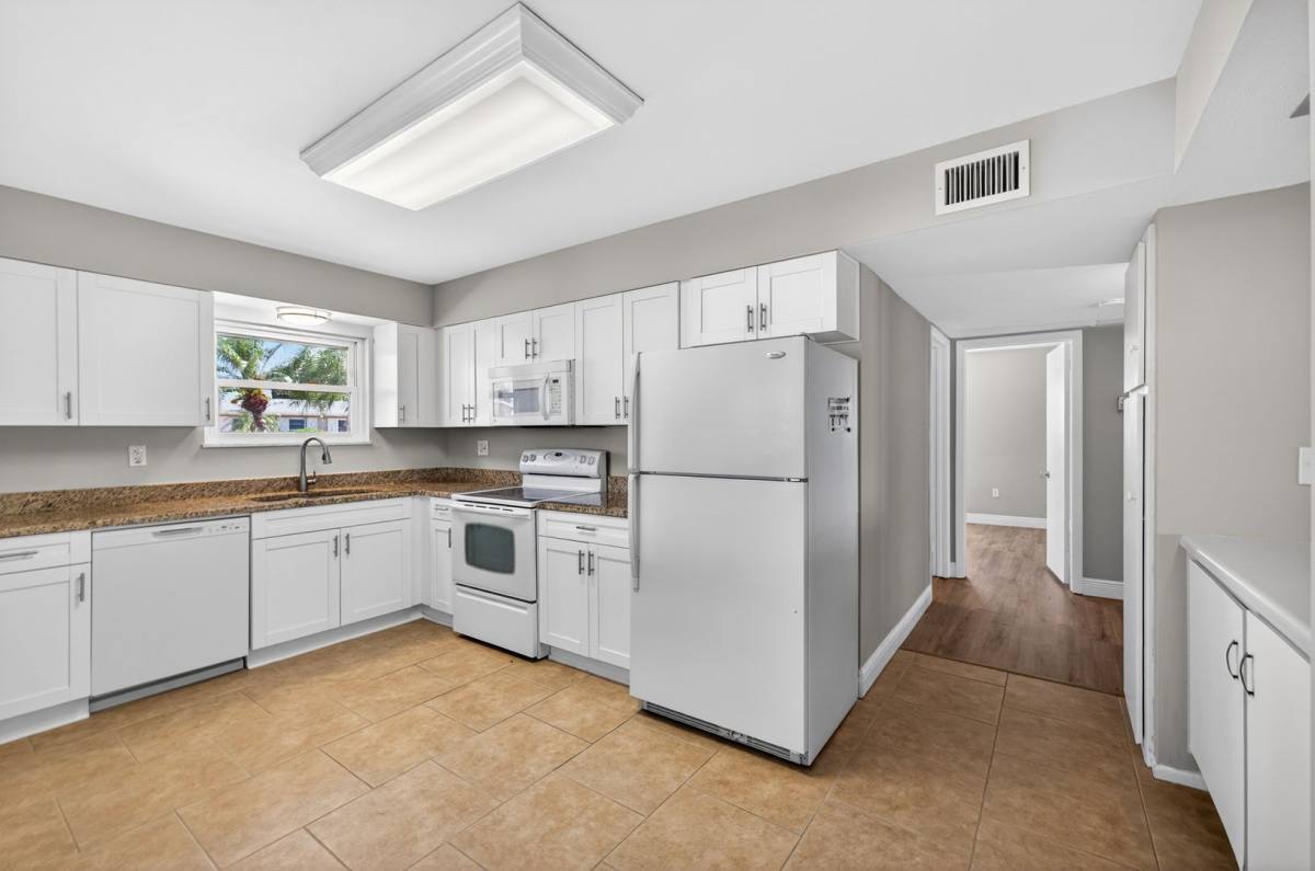 House for rent at 1528 Chevy Chase Dr, Sun City Center, FL 33573