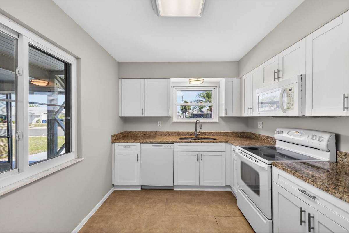House for rent at 1528 Chevy Chase Dr, Sun City Center, FL 33573