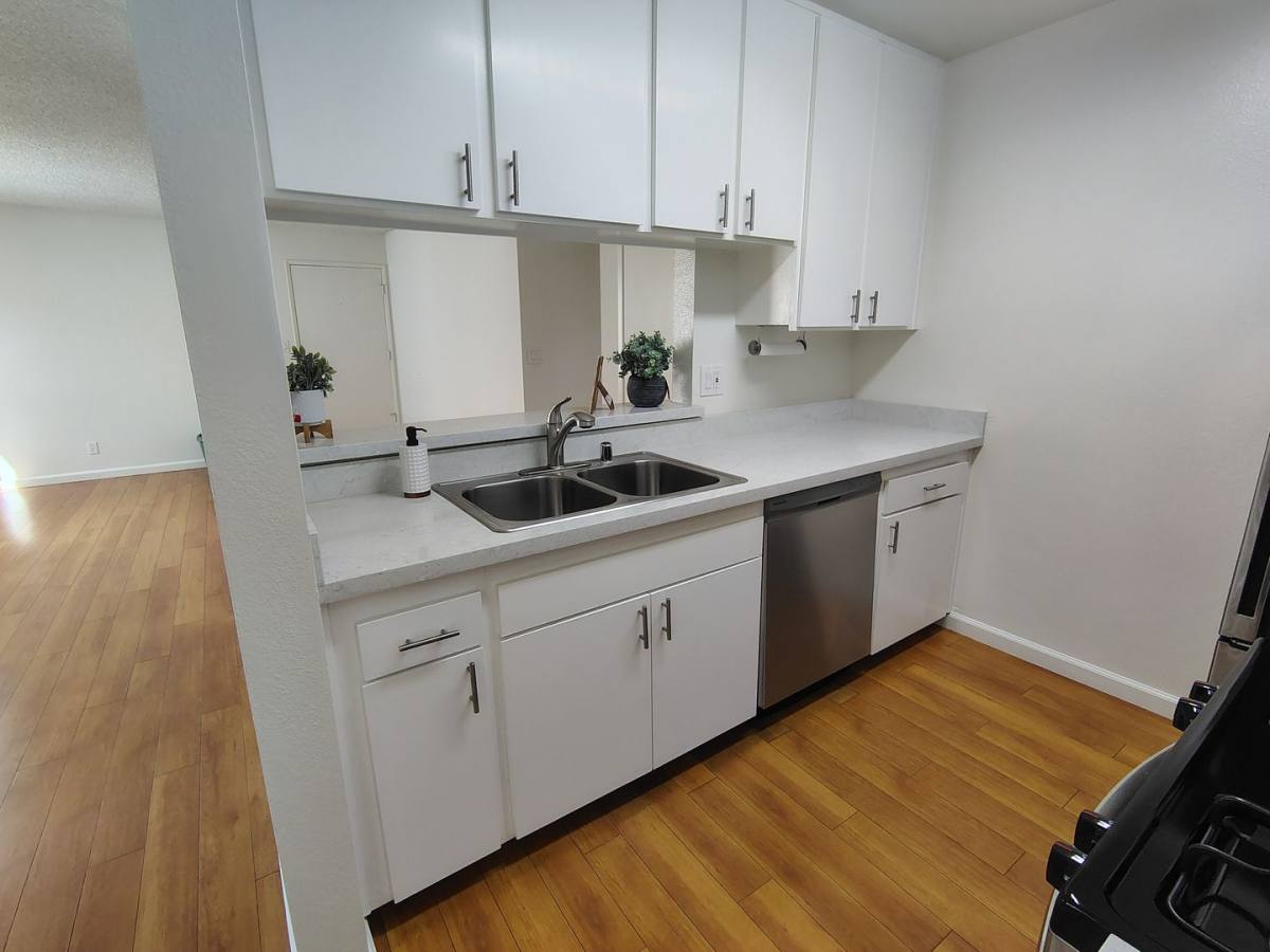 Apartment for rent at 320 W Maple St, Glendale, CA 91204