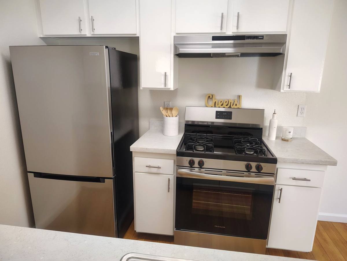 Apartment for rent at 320 W Maple St, Glendale, CA 91204
