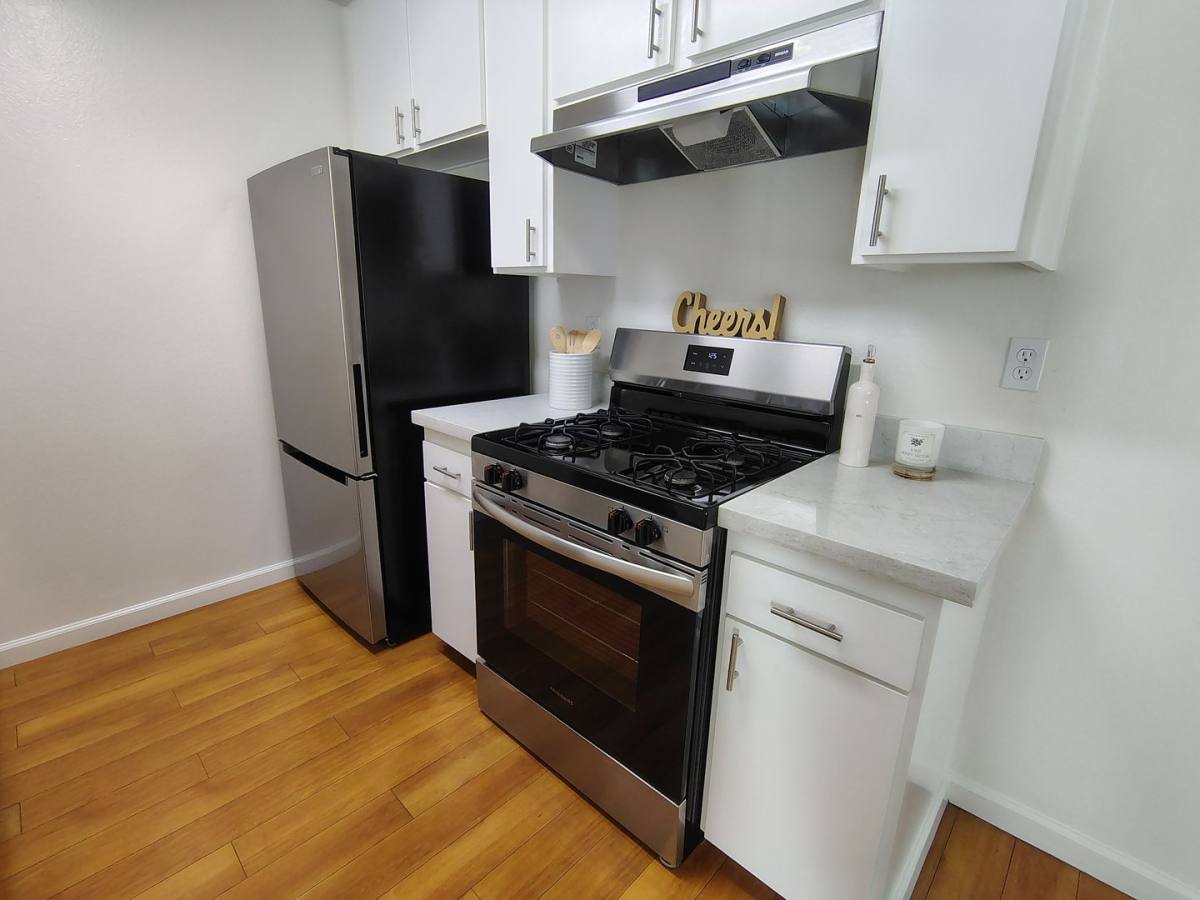Apartment for rent at 320 W Maple St, Glendale, CA 91204