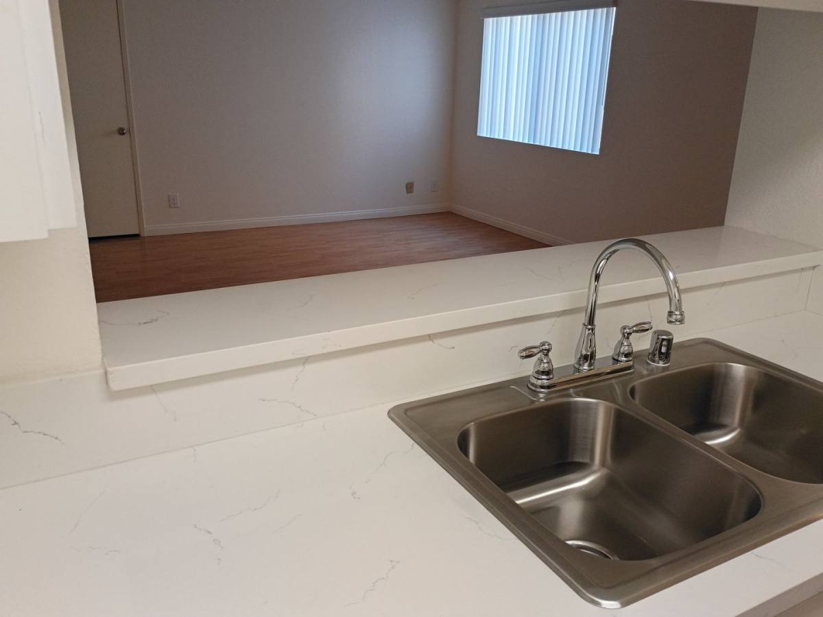 Apartment for rent at 320 W Maple St, Glendale, CA 91204