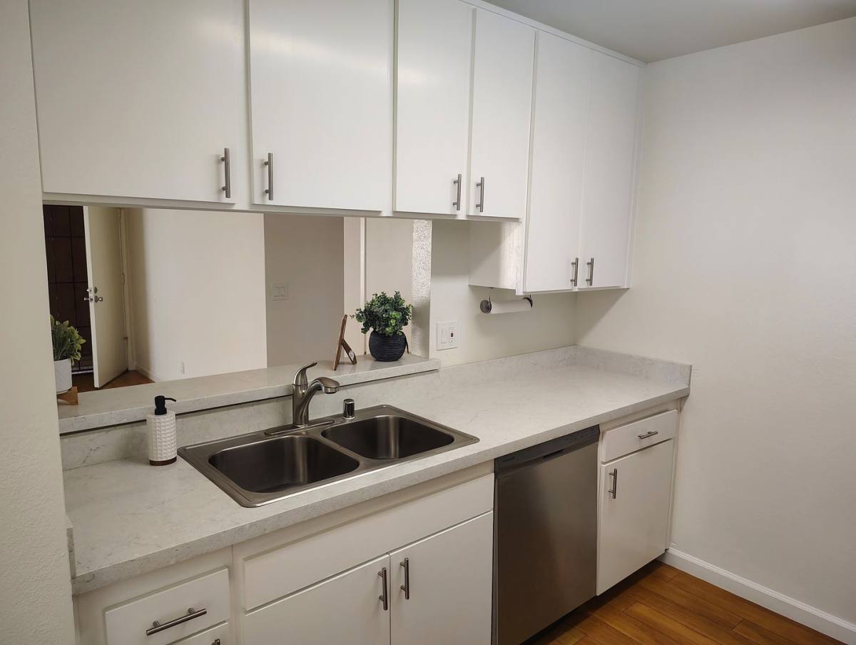 Apartment for rent at 320 W Maple St, Glendale, CA 91204
