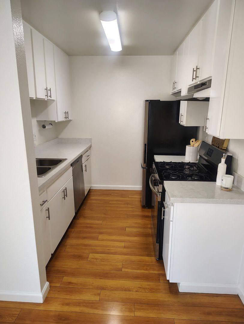 Apartment for rent at 320 W Maple St, Glendale, CA 91204