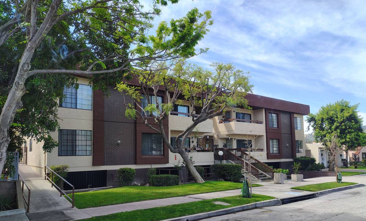 Apartment for rent at 320 W Maple St, Glendale, CA 91204