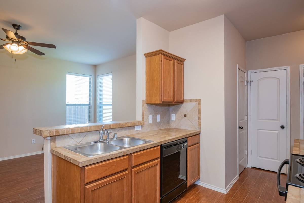 Townhouse for rent at 1426 Piedmont Dr, Mansfield, TX 76063