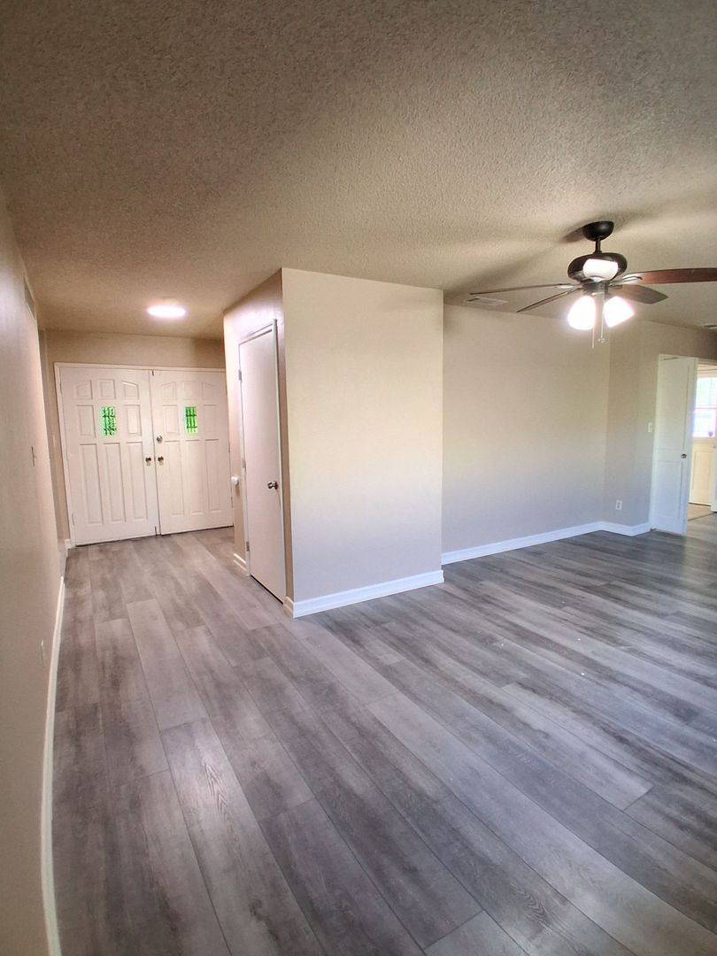 Apartment for rent at 5780 N 8th St, Fresno, CA 93710