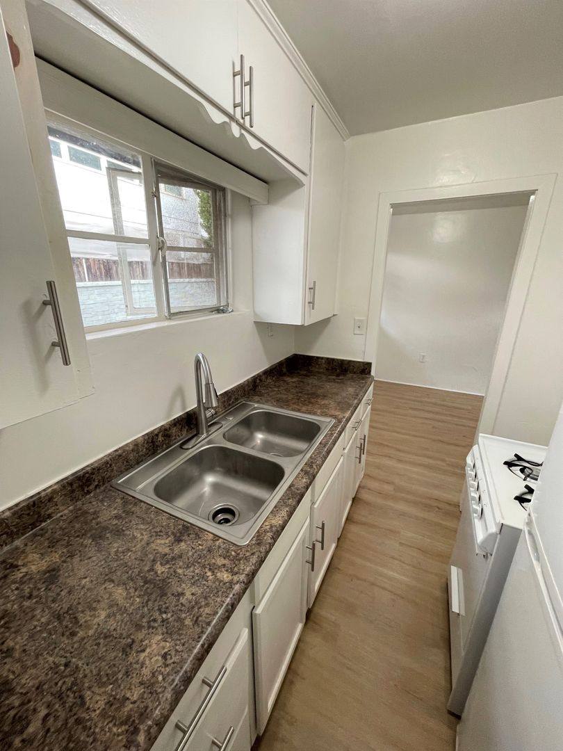 Apartment for rent at 134 S Crimea A-D, Ventura, CA 93001