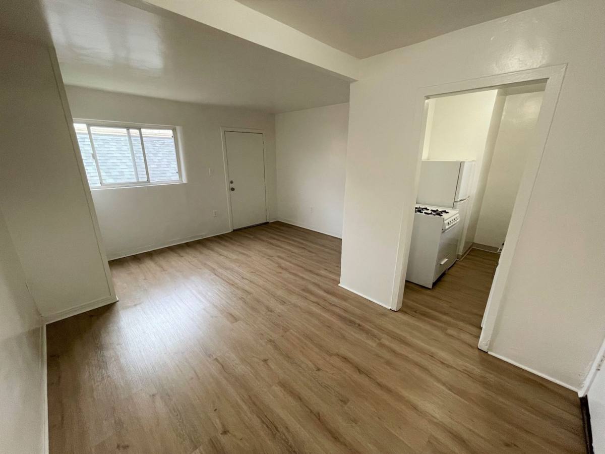 Apartment for rent at 134 S Crimea A-D, Ventura, CA 93001
