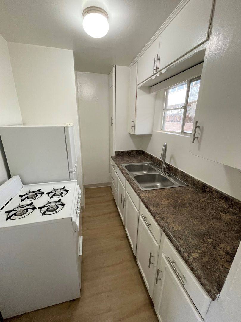 Apartment for rent at 134 S Crimea A-D, Ventura, CA 93001