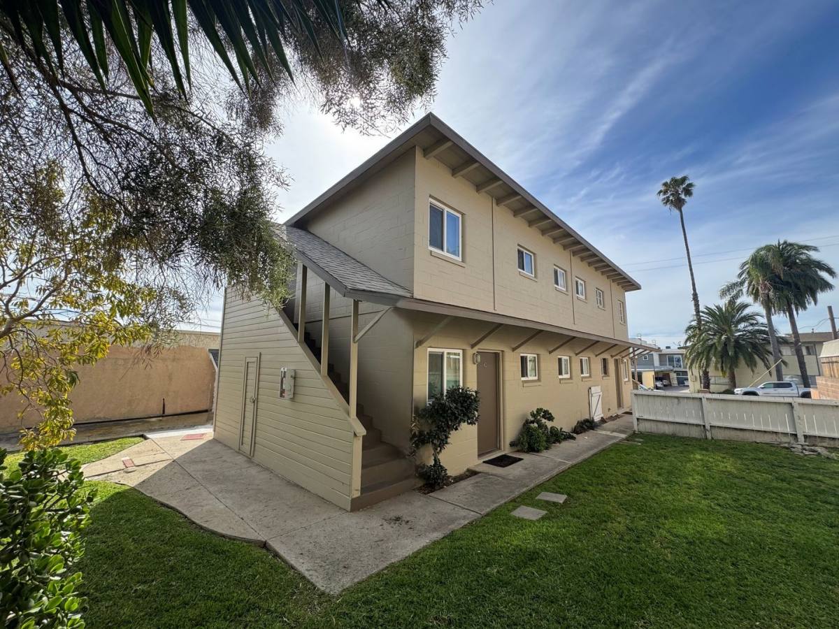 Apartment for rent at 134 S Crimea A-D, Ventura, CA 93001