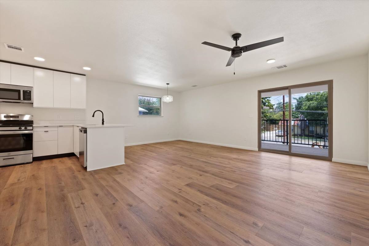 Townhouse for rent at 315 Mill St, San Marcos, TX 78666