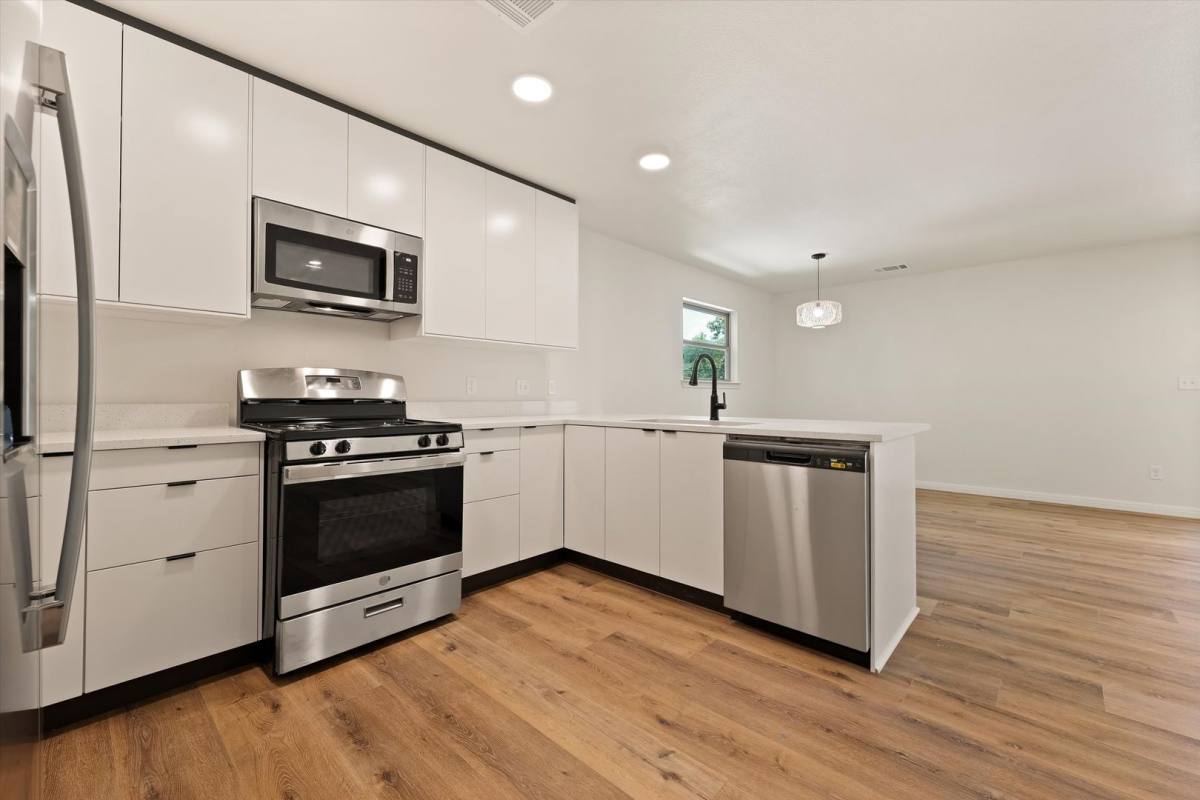 Townhouse for rent at 315 Mill St, San Marcos, TX 78666