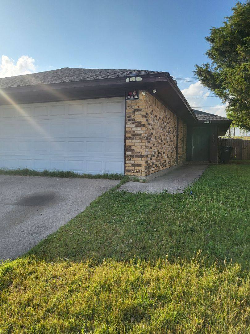 House for rent at 1712 San Rafael St, Fort Worth, TX 76134