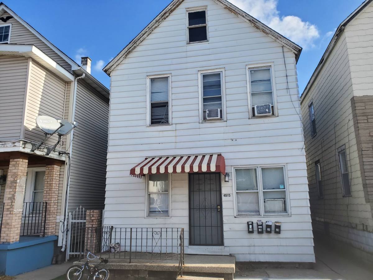 Apartment for rent at 4915 Homerlee Ave, East Chicago, IN 46312