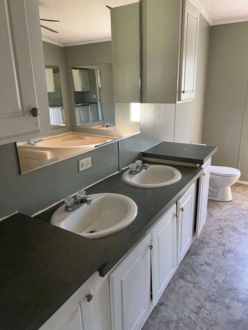 House for rent at 12018 County Line Rd, Moundville, AL 35474