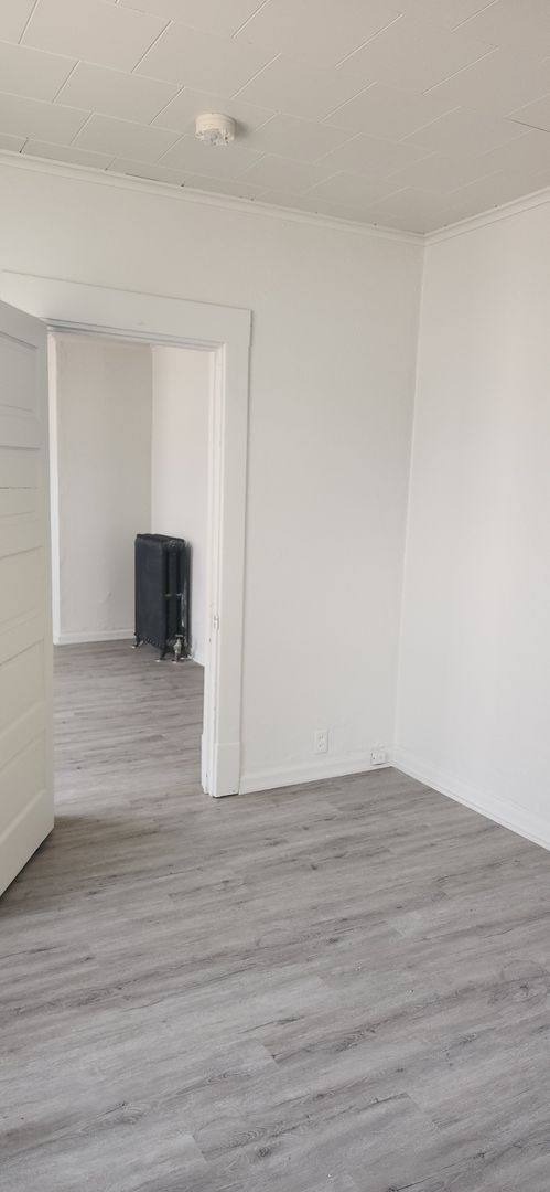 Apartment for rent at 1144 36th St, Des Moines, IA 50311