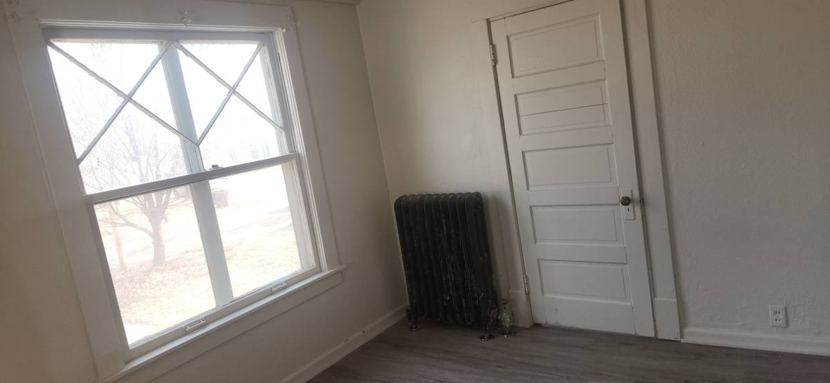 Apartment for rent at 1144 36th St, Des Moines, IA 50311